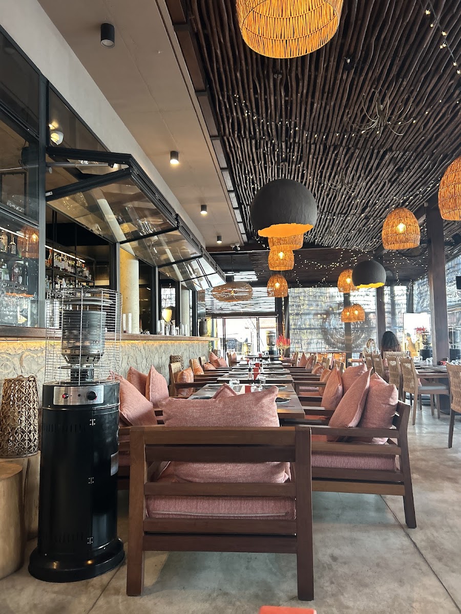 Seanatra Lounge Bar & Restaurant